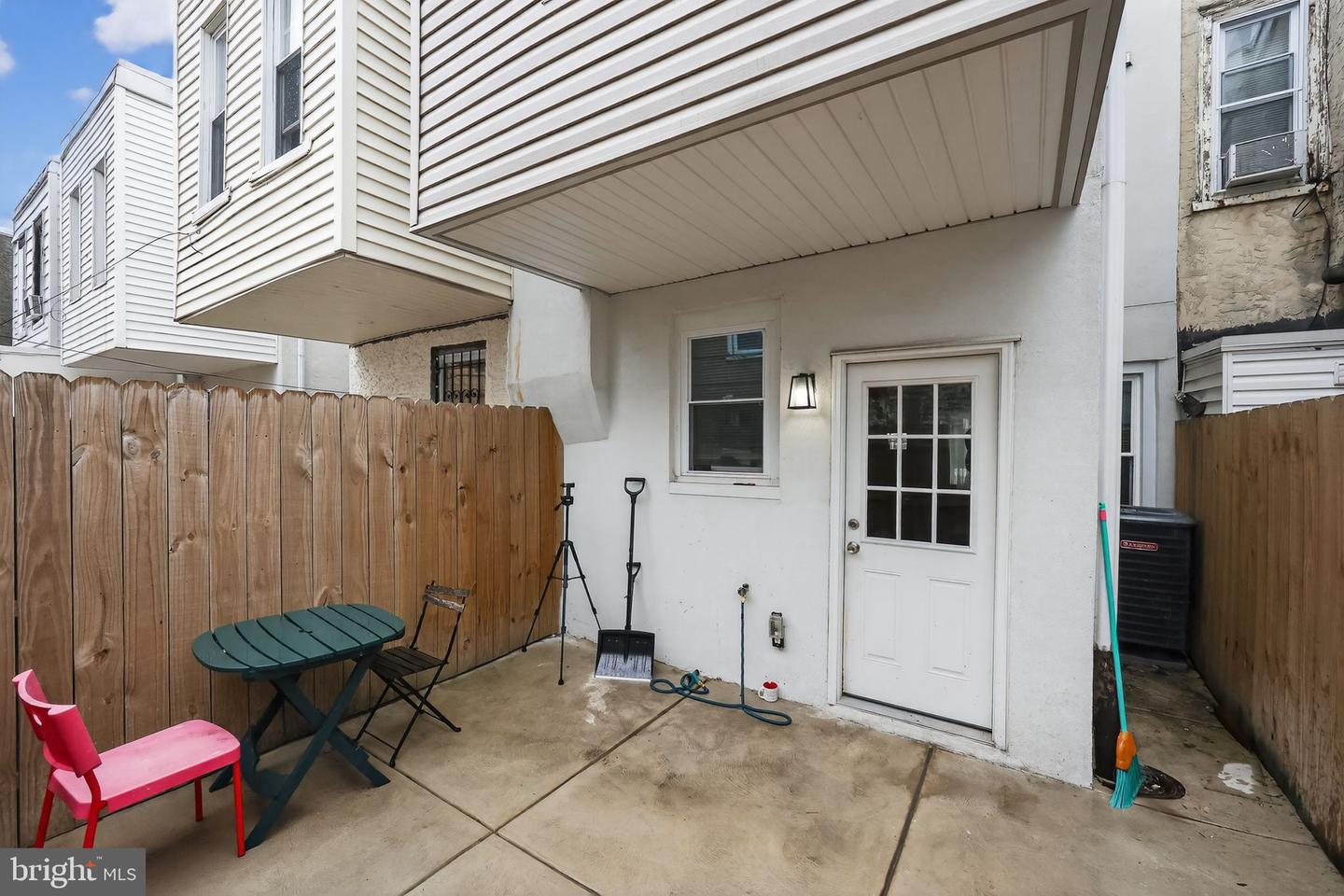 1827 Dudley St Property Photo 14
