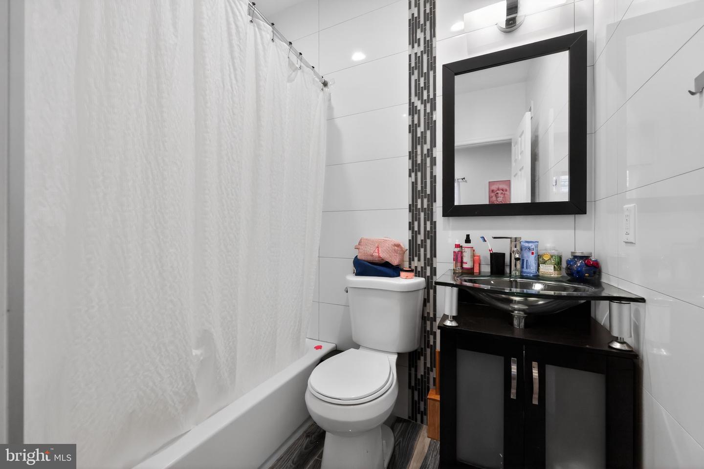 1827 Dudley St Property Photo 22