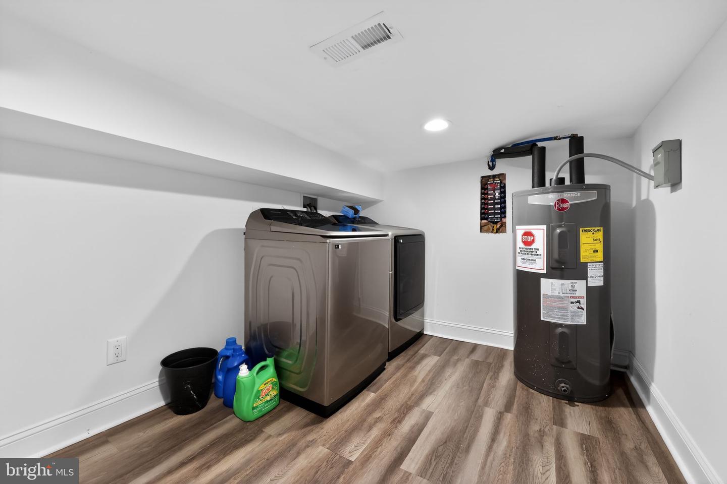 1827 Dudley St Property Photo 27