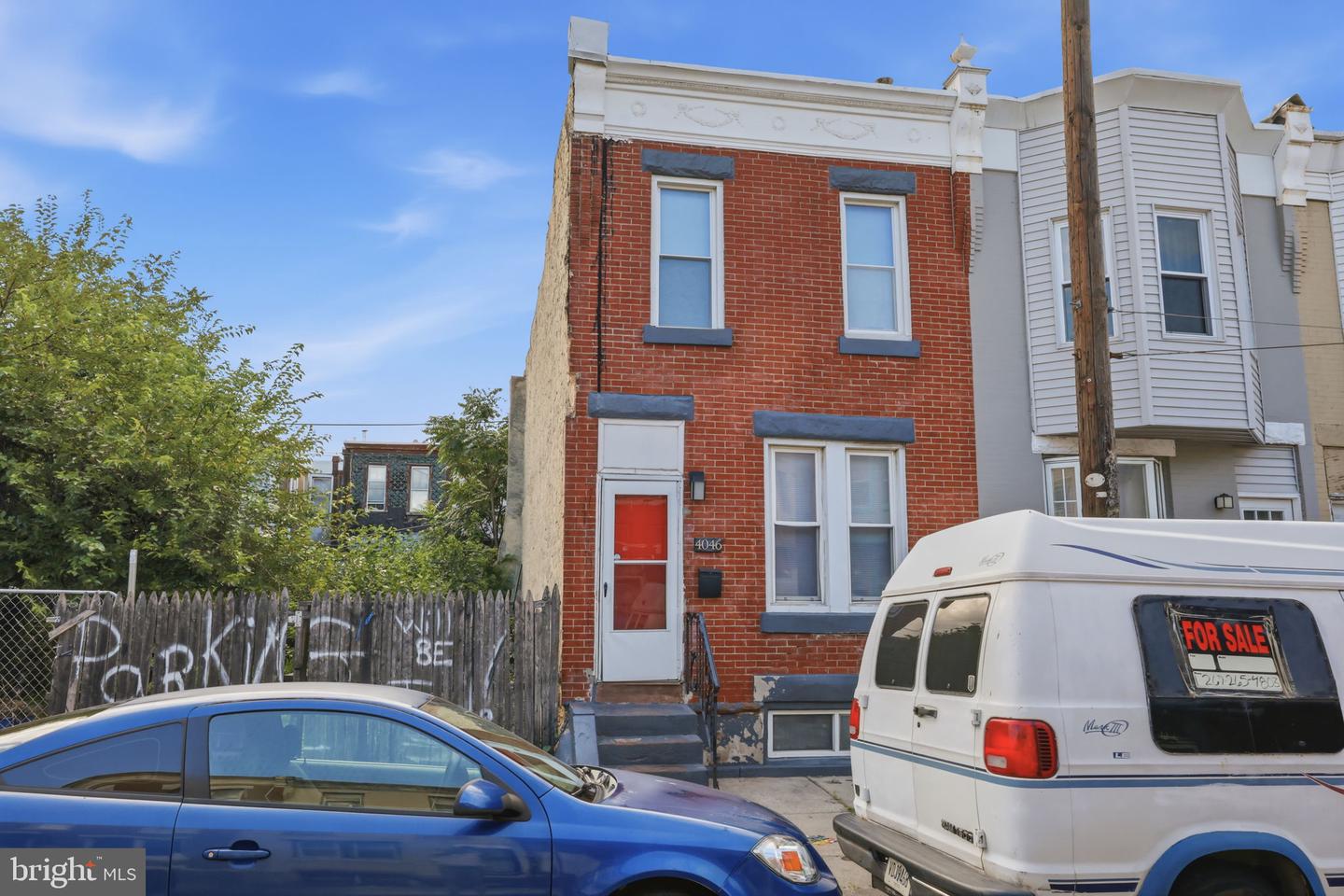 4046 N Fairhill St Property Photo 3