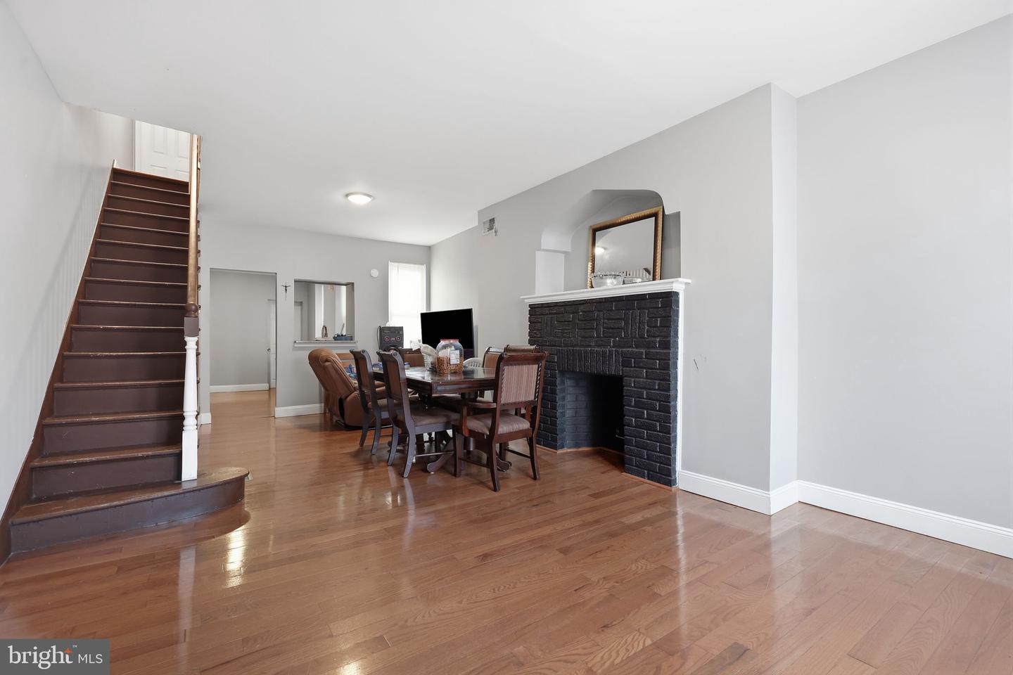 4046 N Fairhill St Property Photo 5
