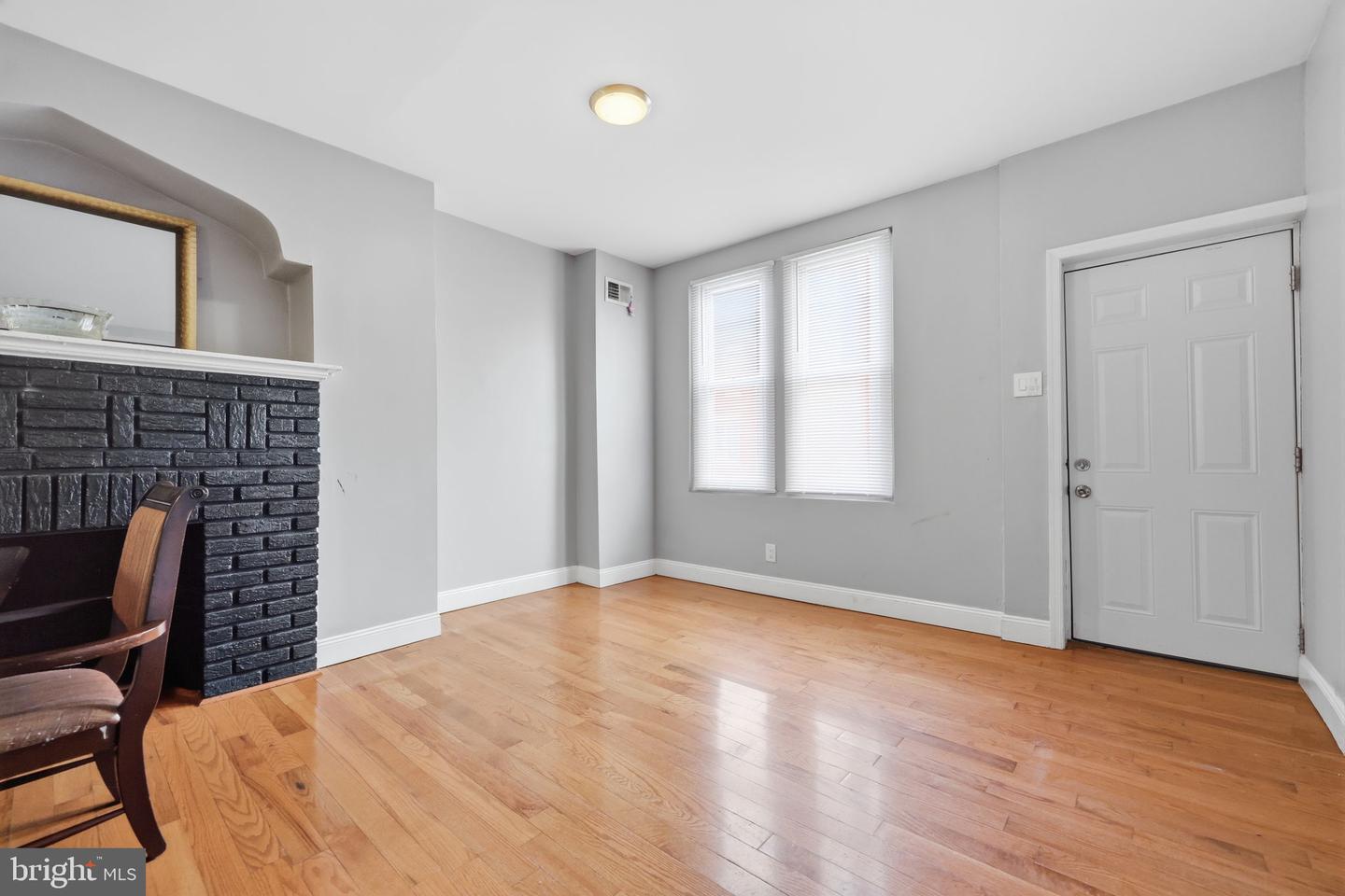 4046 N Fairhill St Property Photo 6
