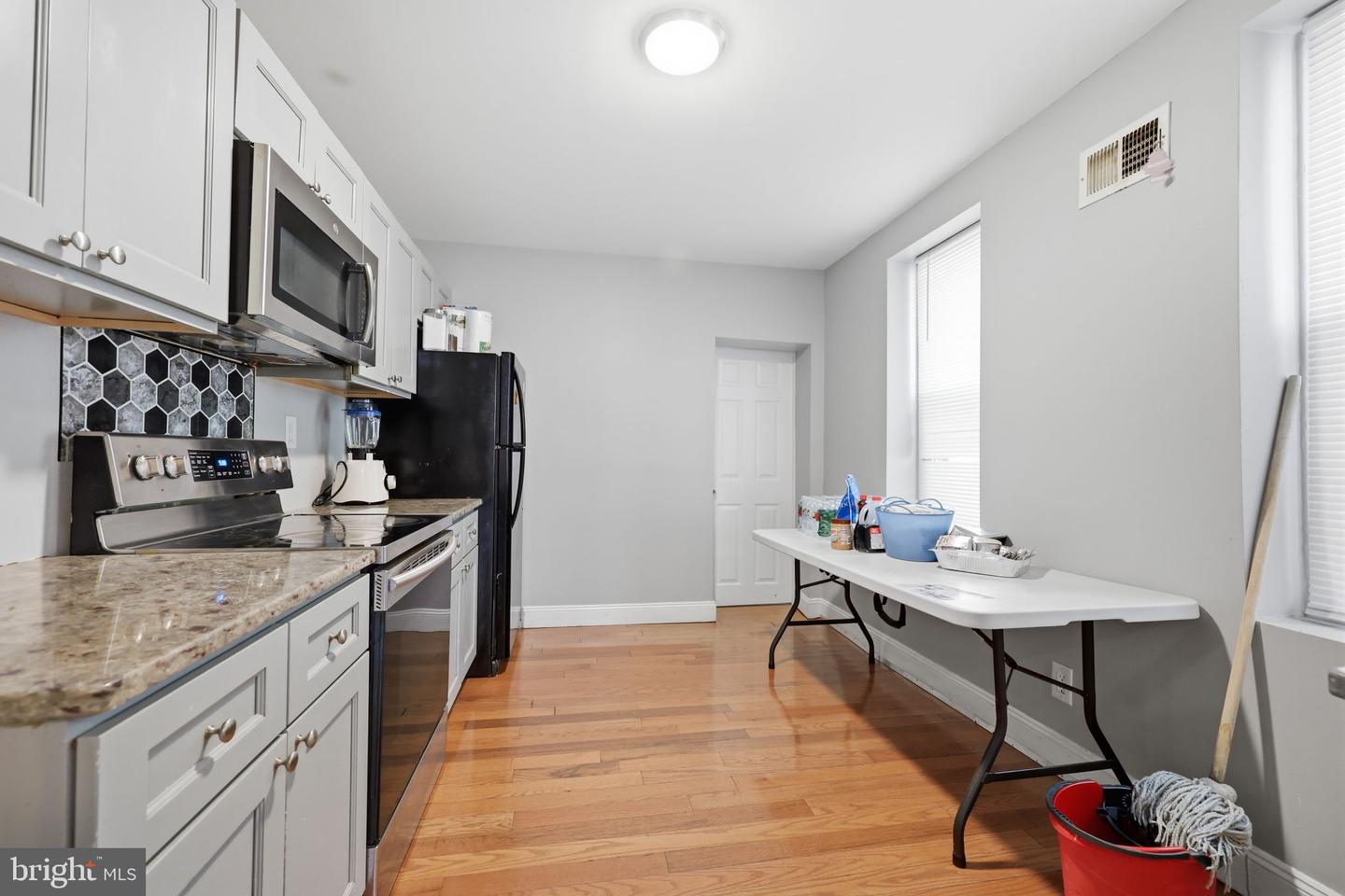 4046 N Fairhill St Property Photo 8