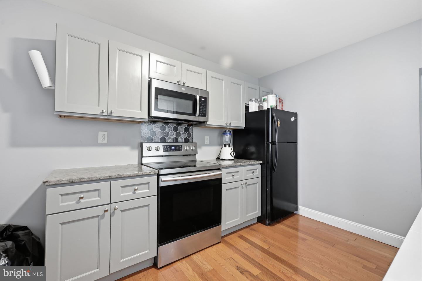 4046 N Fairhill St Property Photo 9