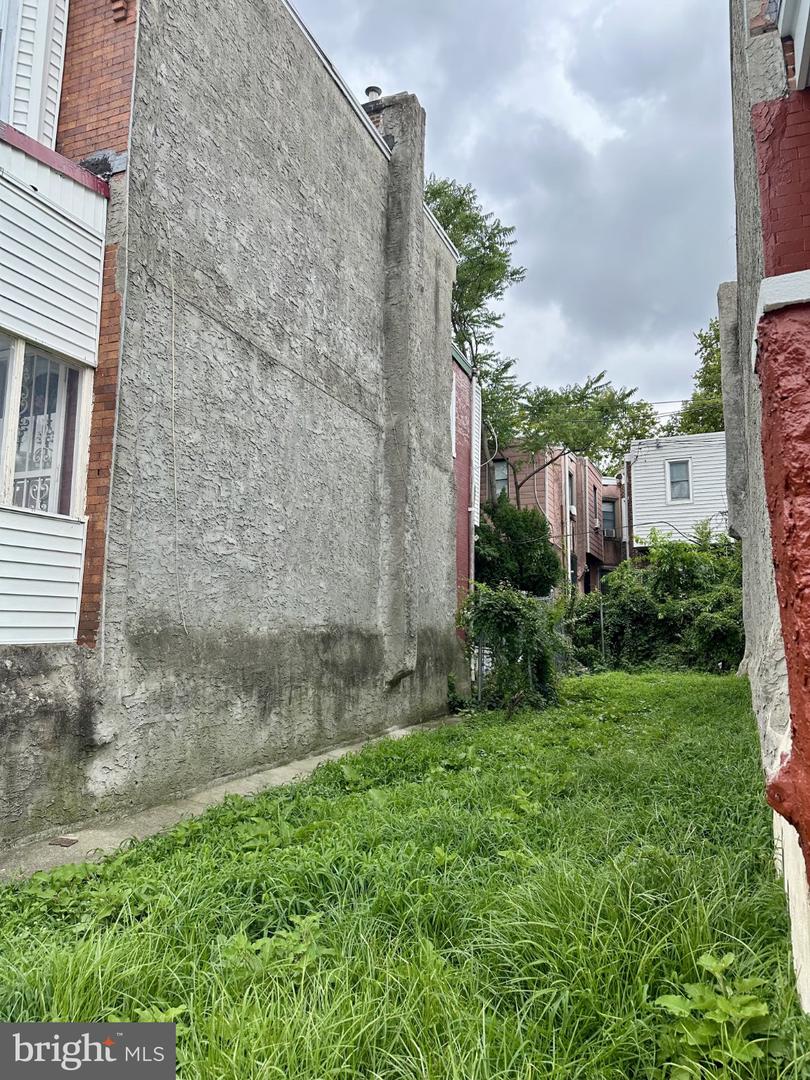134 N Salford St Property Photo 3