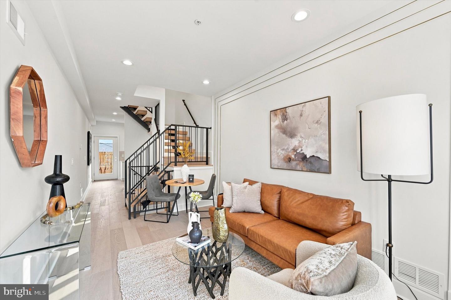 2511 Sepviva St Property Photo 3