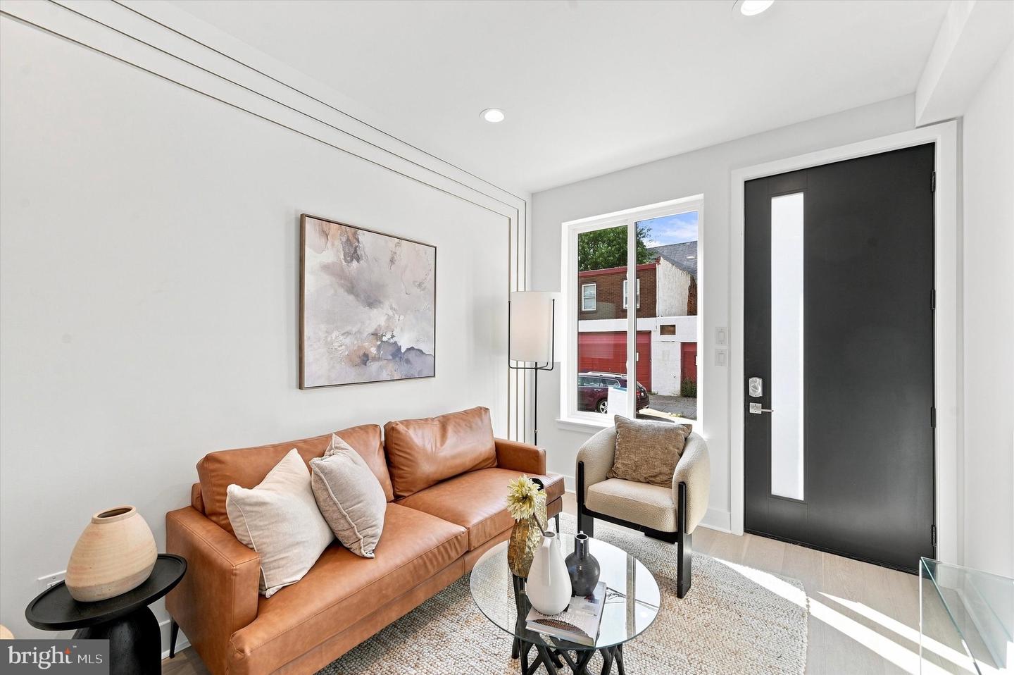2511 Sepviva St Property Photo 4