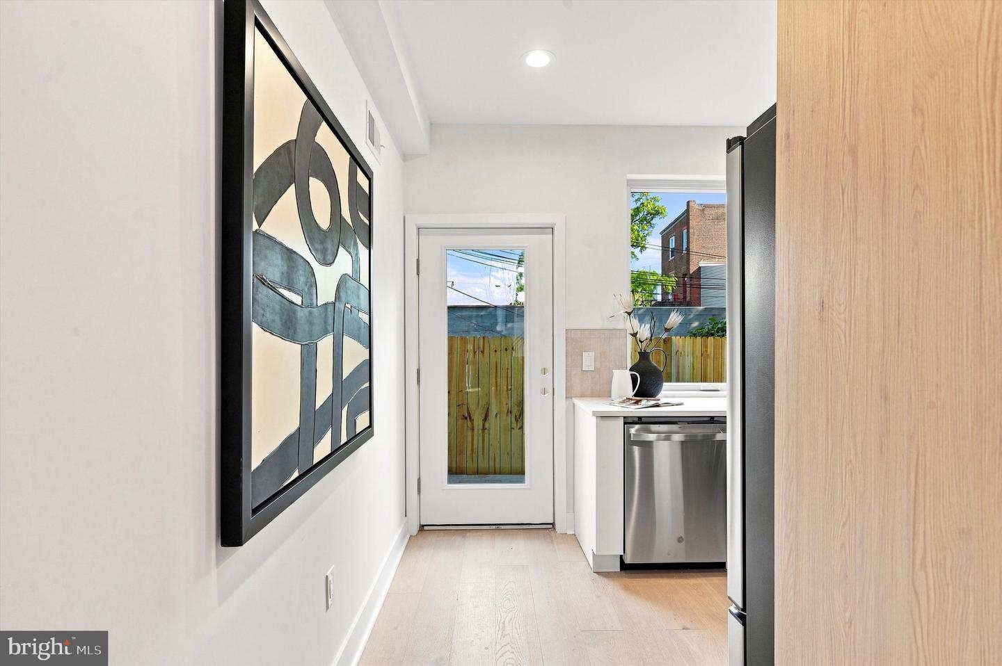 2511 Sepviva St Property Photo 7