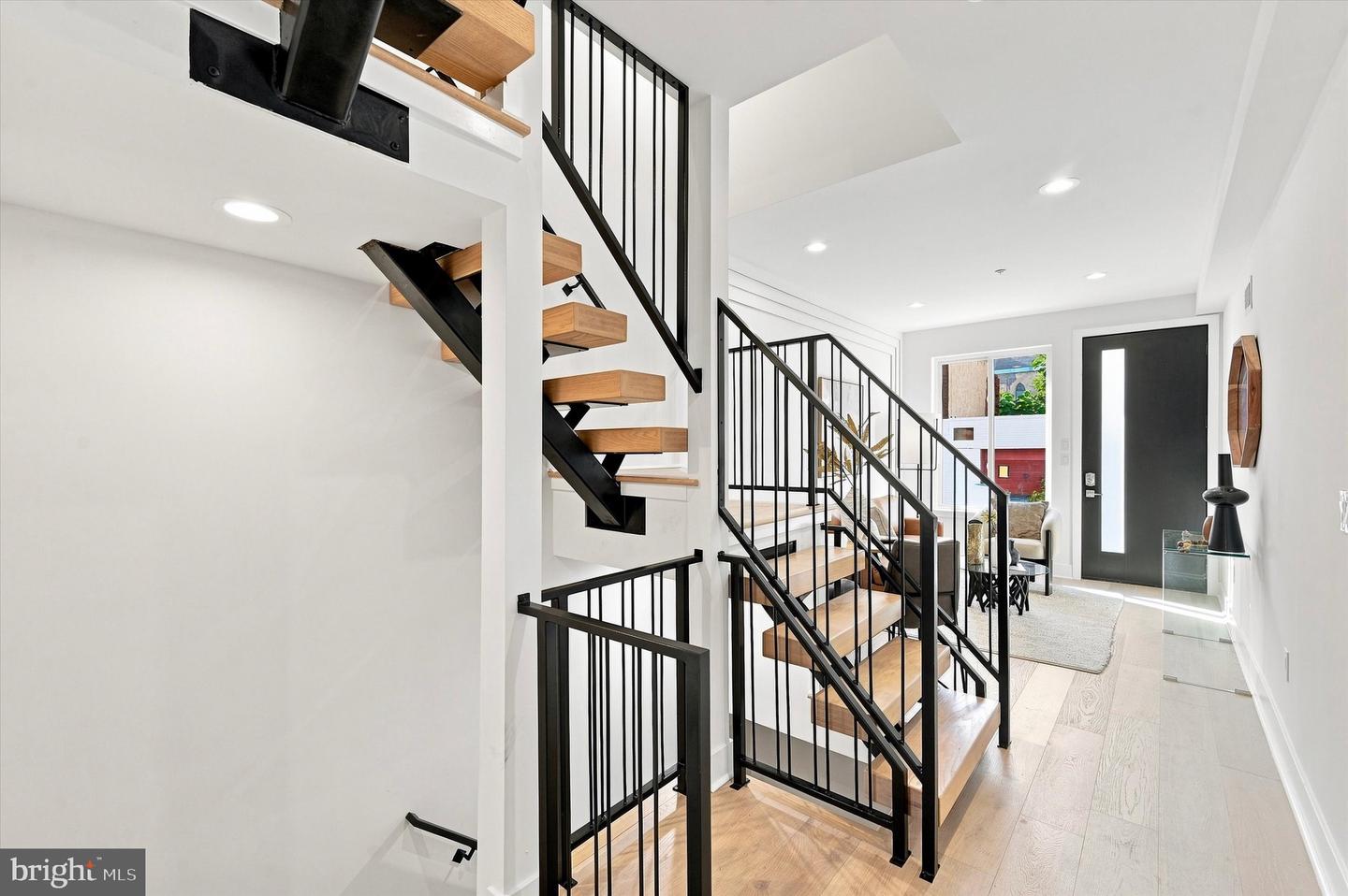 2511 Sepviva St Property Photo 14