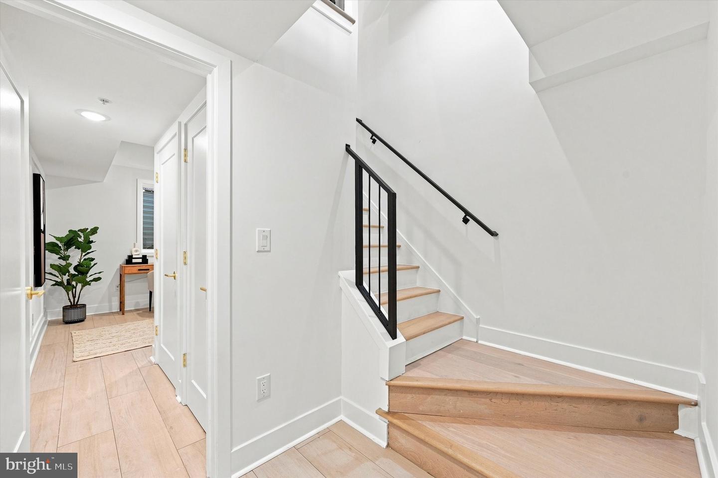 2511 Sepviva St Property Photo 15