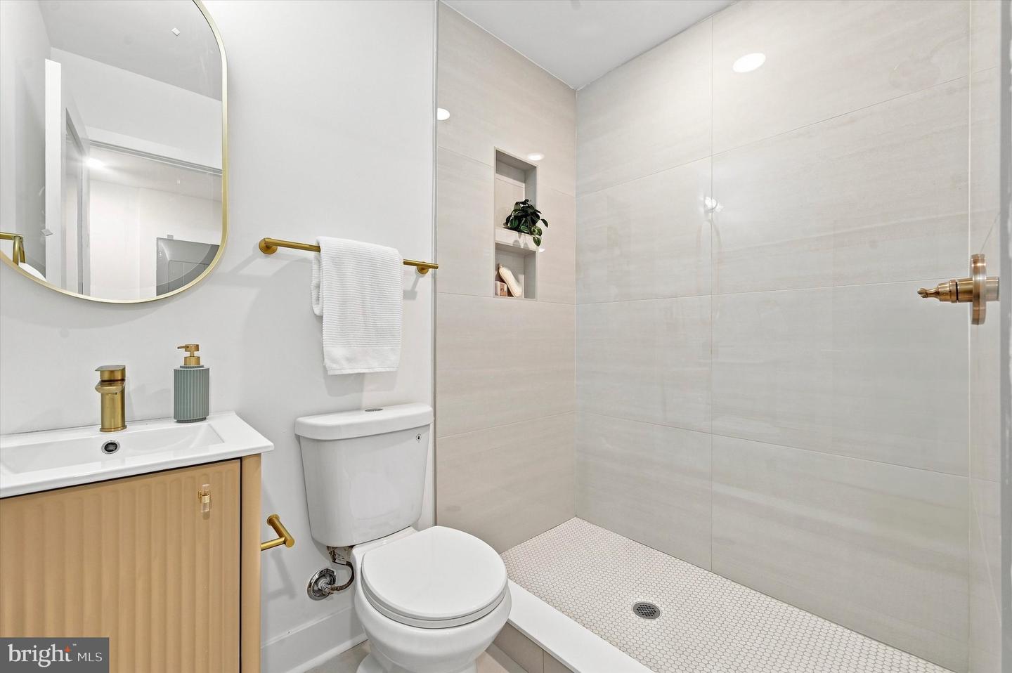 2511 Sepviva St Property Photo 16