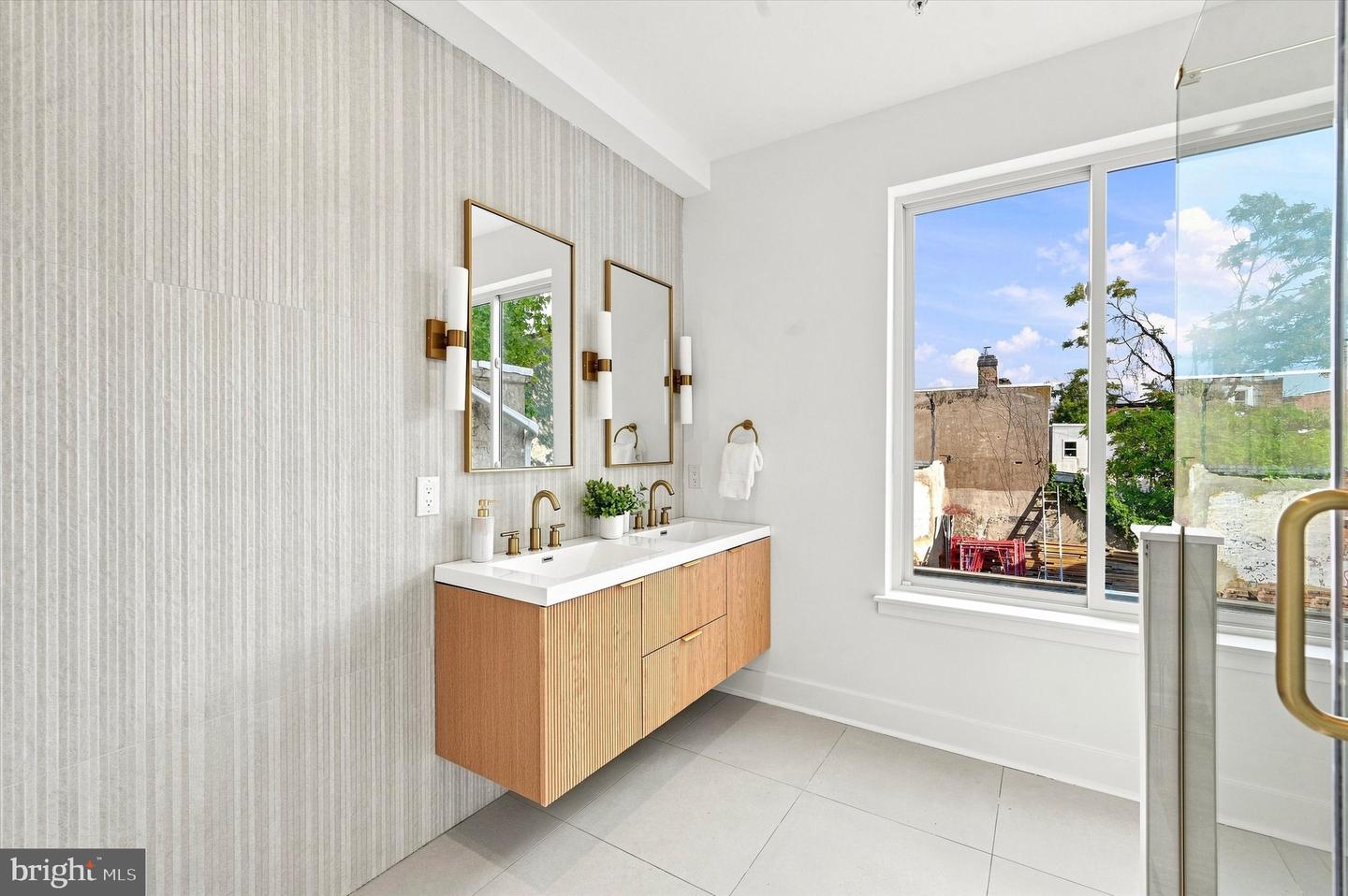 2511 Sepviva St Property Photo 22