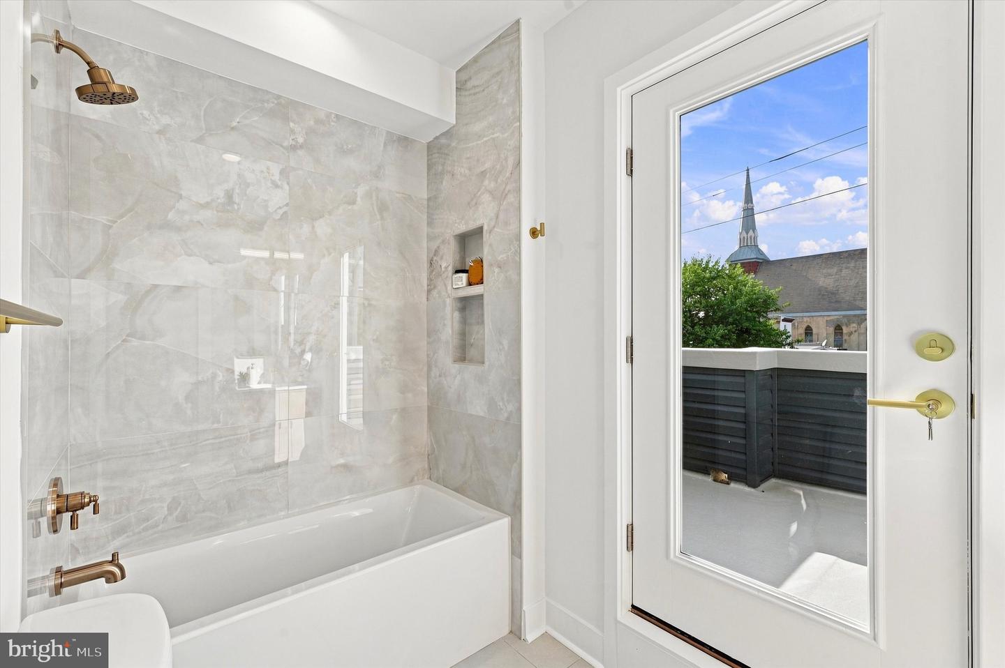 2511 Sepviva St Property Photo 29