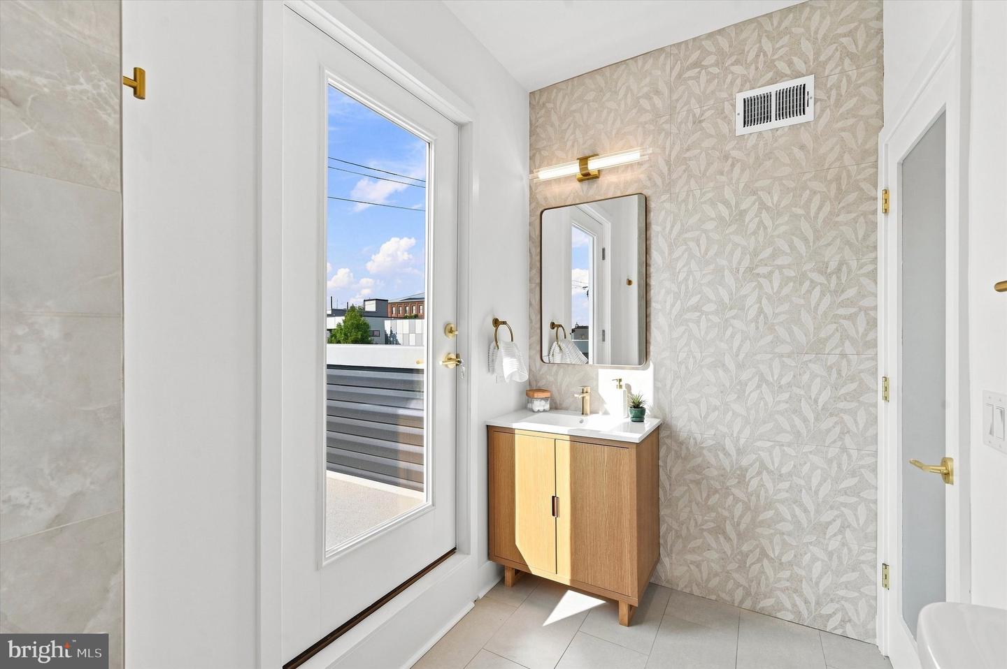 2511 Sepviva St Property Photo 30