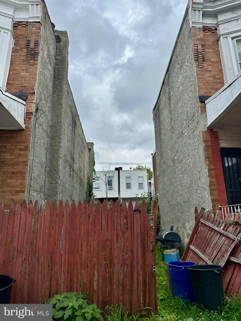 118 N Salford St Property Photo 2