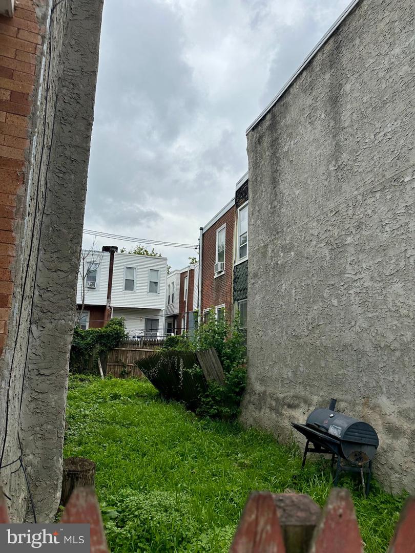 118 N Salford St Property Photo 3