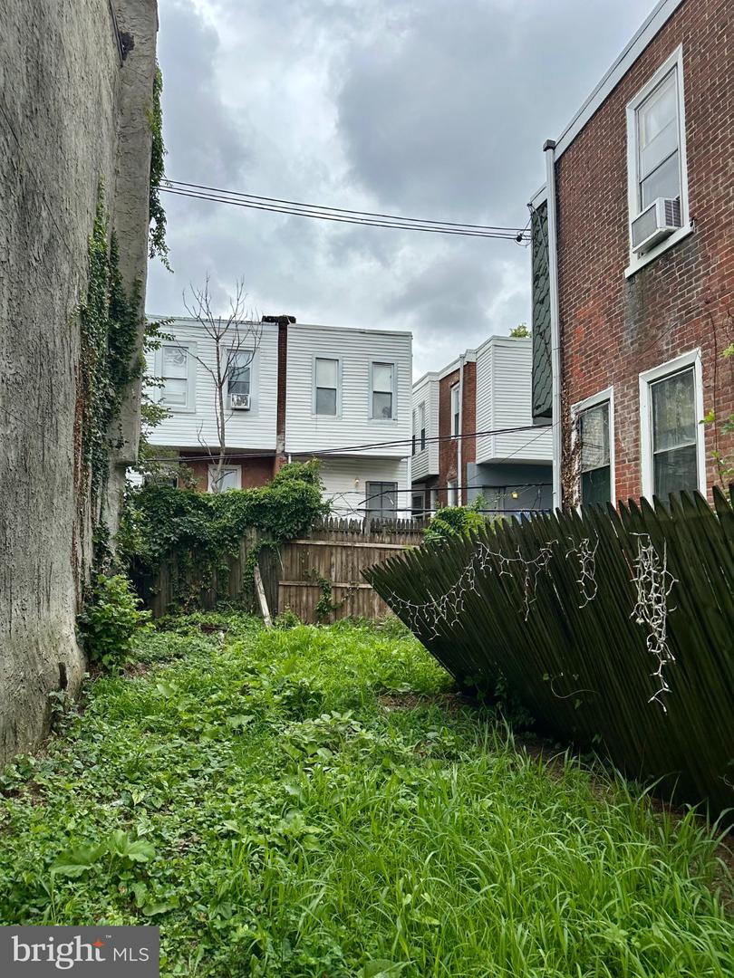118 N Salford St Property Photo 4
