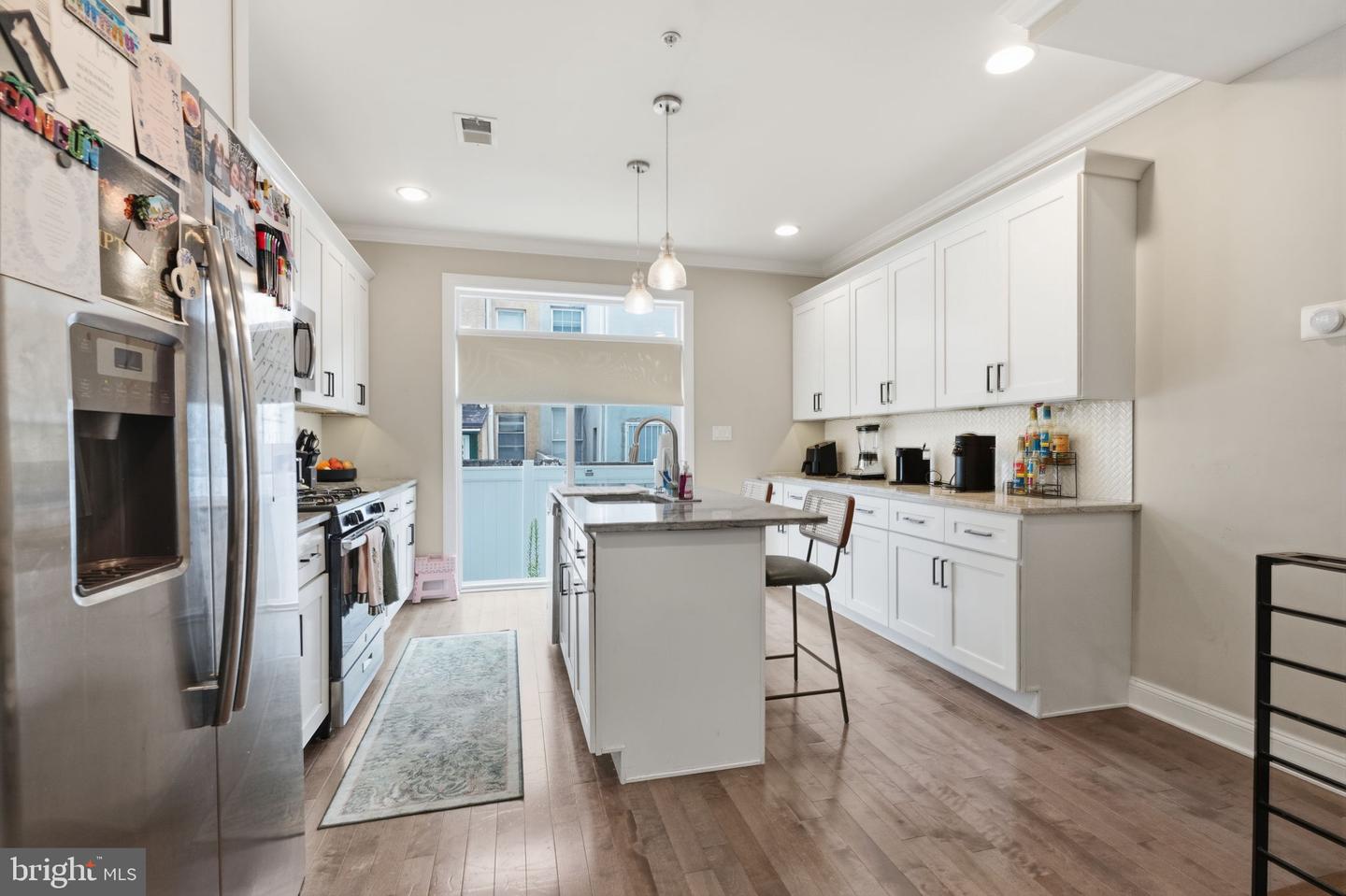 1746 Waterloo St Property Photo 8