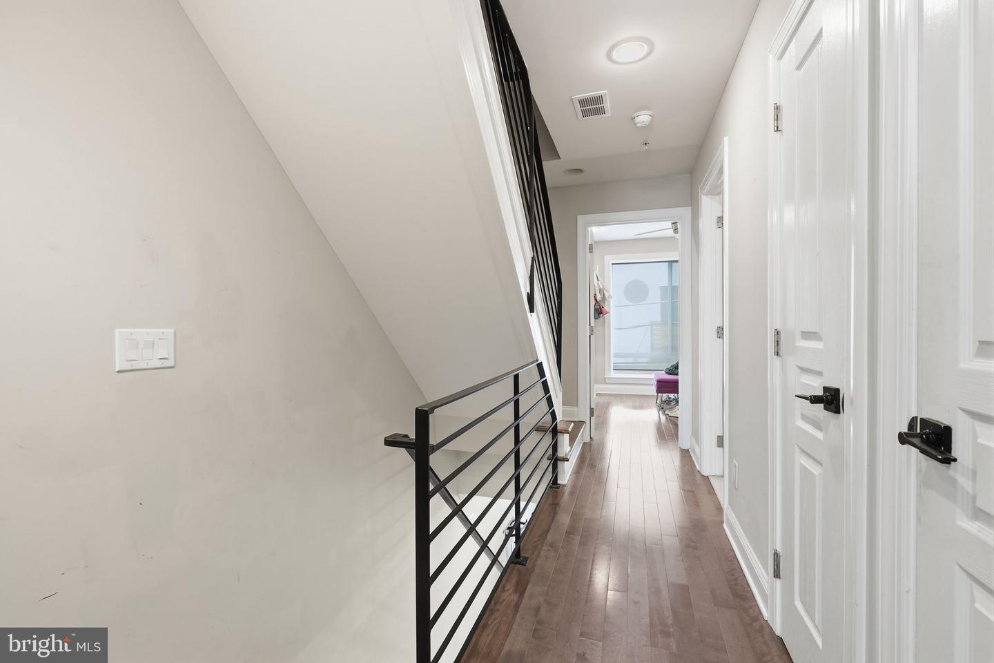 1746 Waterloo St Property Photo 15