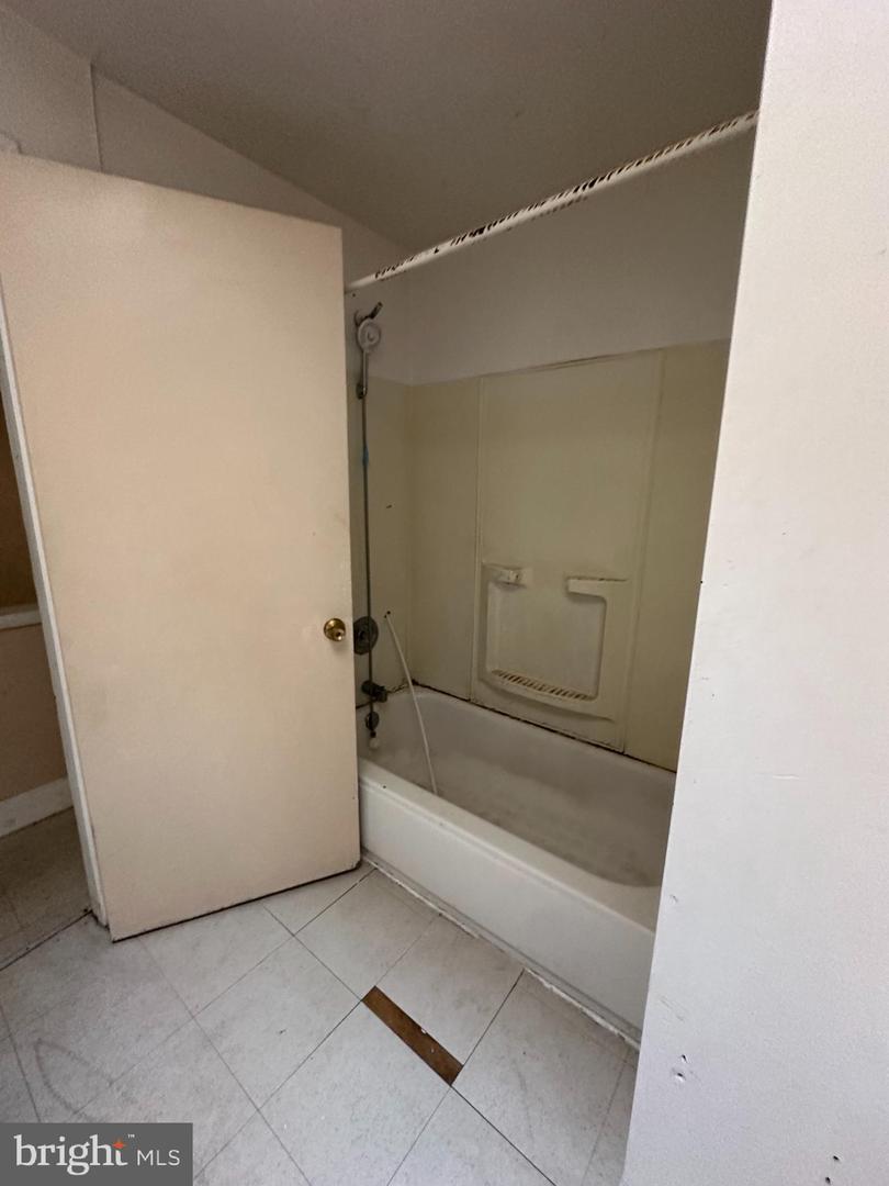 1402 Lenox Ave Property Photo 8