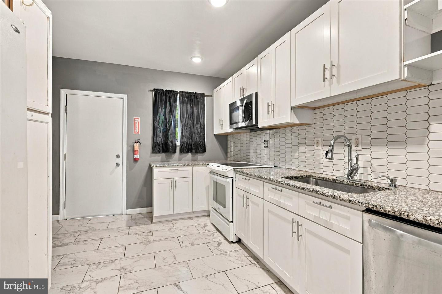 6114 Chestnut St Property Photo 7
