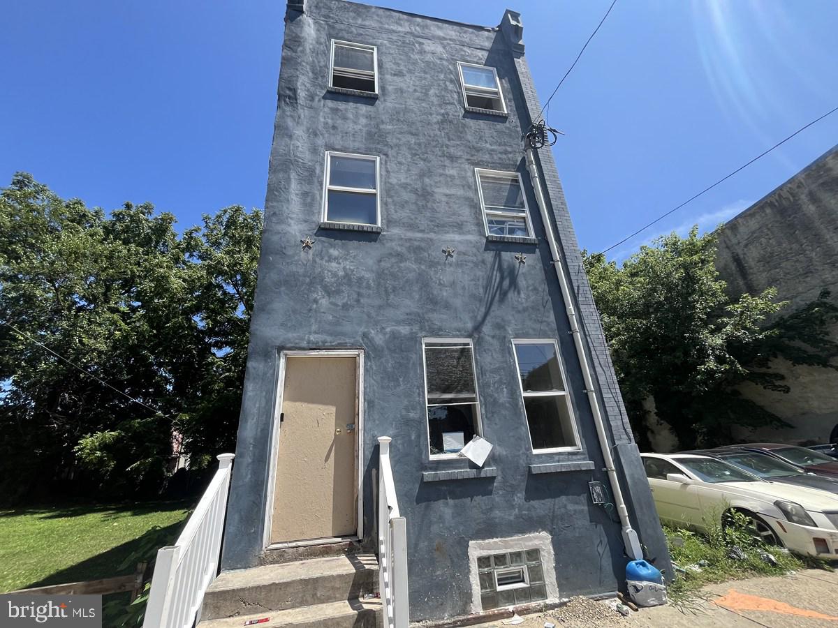 2237 N 21st St Property Photo 1