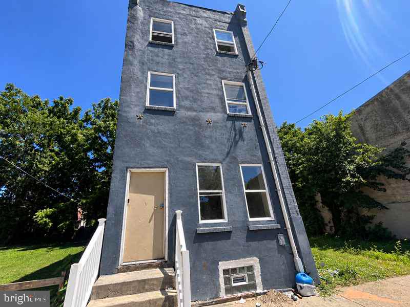 2237 N 21st St Property Photo 1