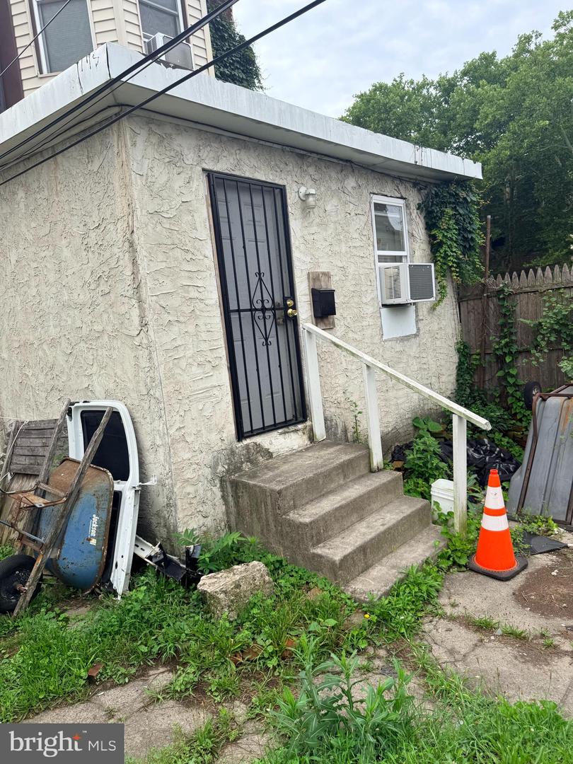 2117 W Hunting Park Ave Property Photo 4