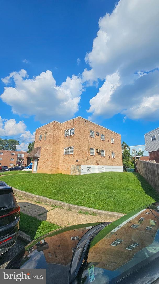 2701-03 Northview Rd Property Photo 3