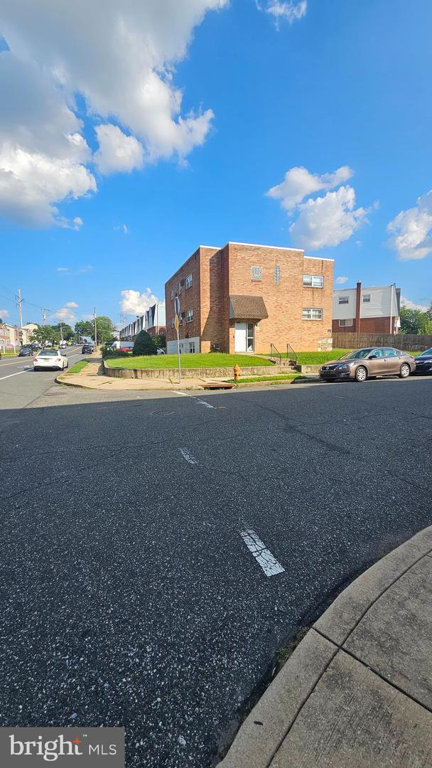 2701-03 Northview Rd Property Photo 4