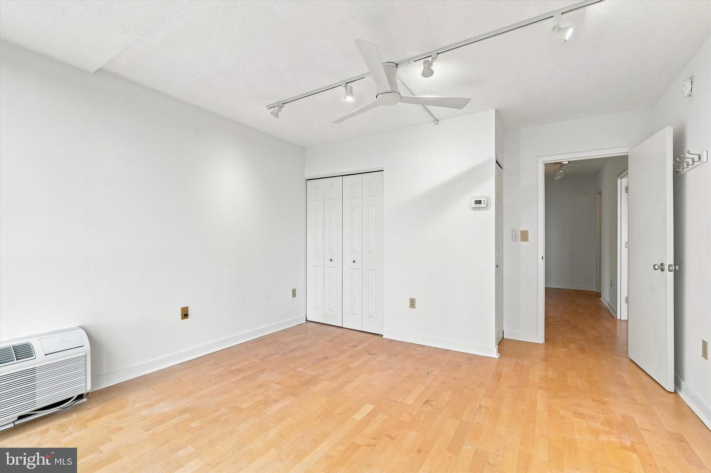 233 S 6th St #2001k Property Photo 24