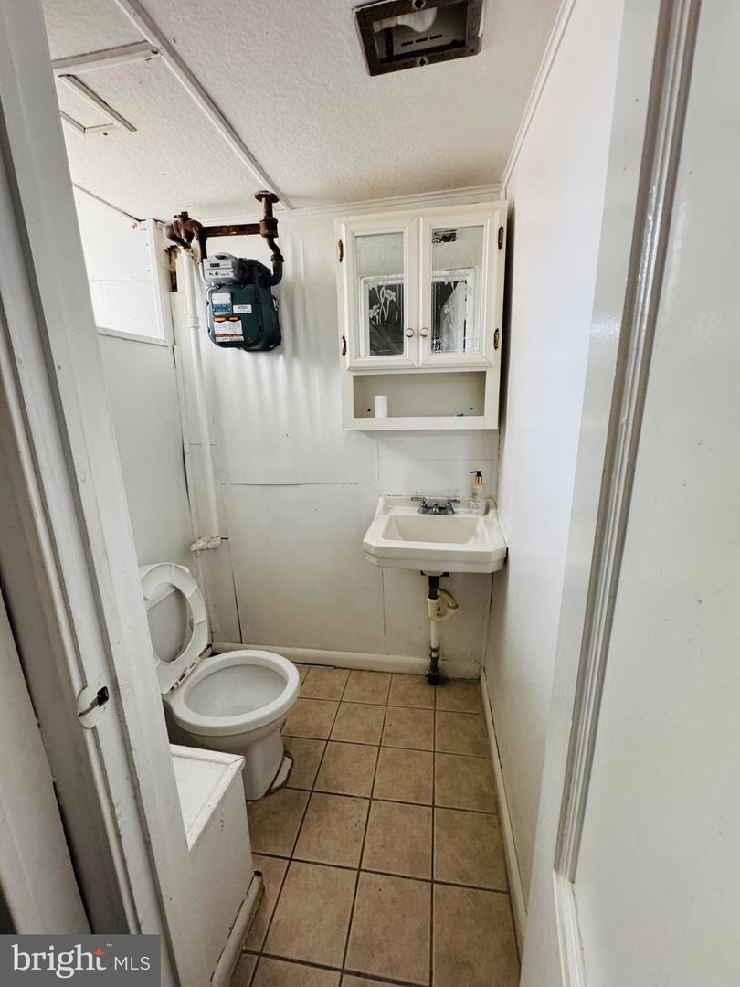 6736 Leonard St Property Photo 8