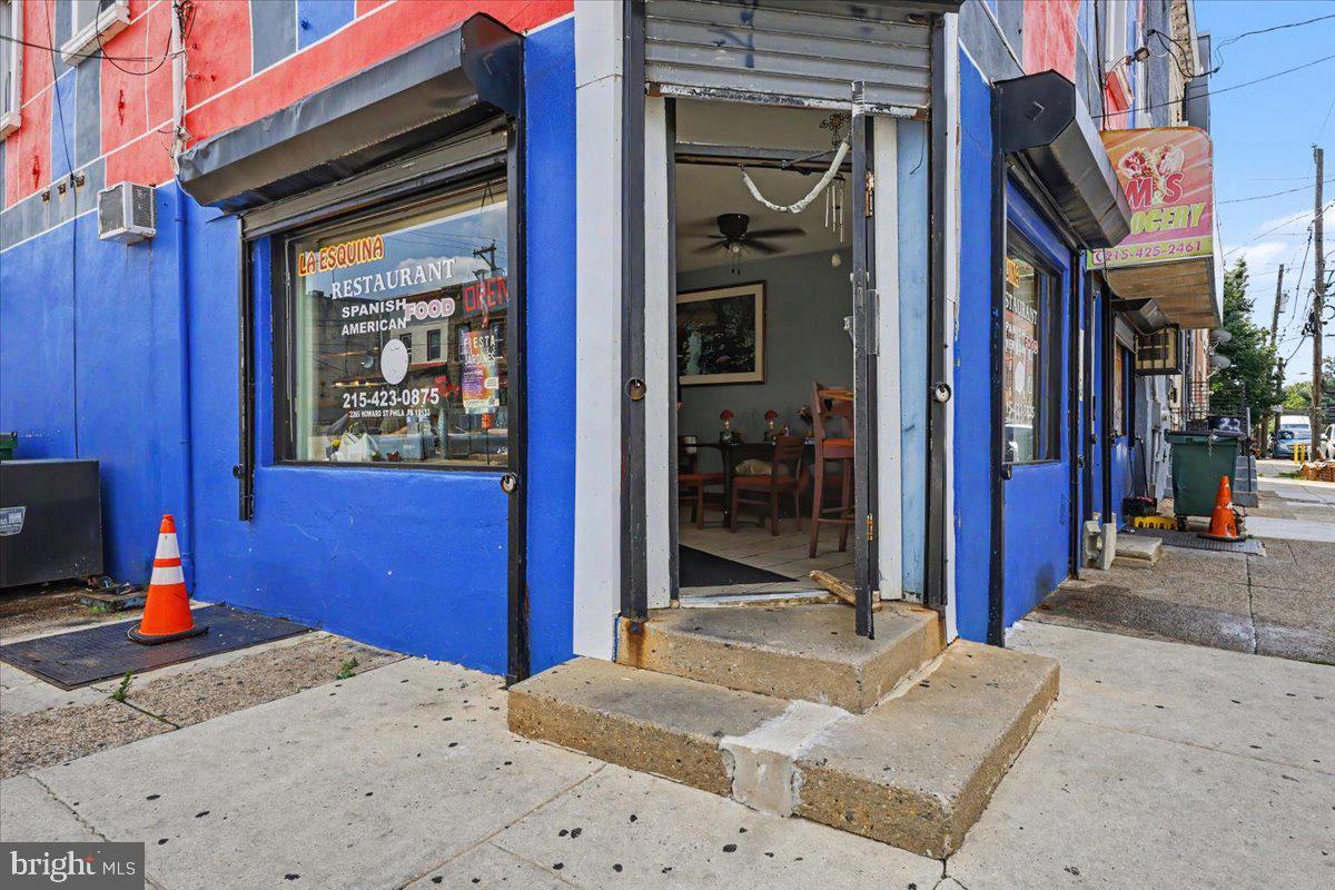 2263 - 2265 N Howard St Property Photo 3