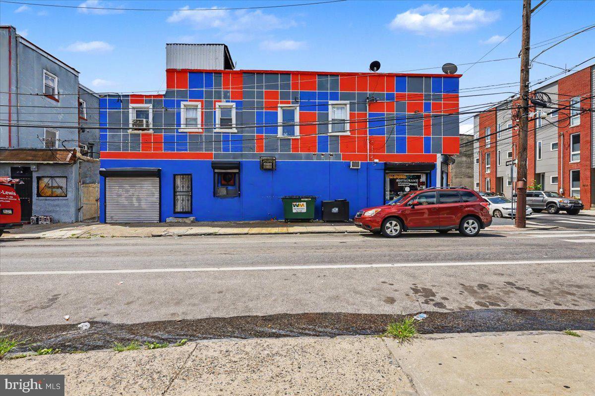 2263 - 2265 N Howard St Property Photo 5