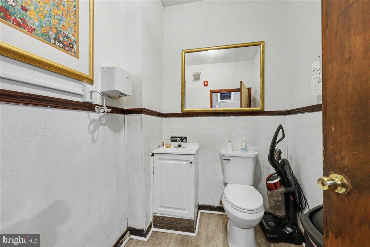 2263 - 2265 N Howard St Property Photo 22