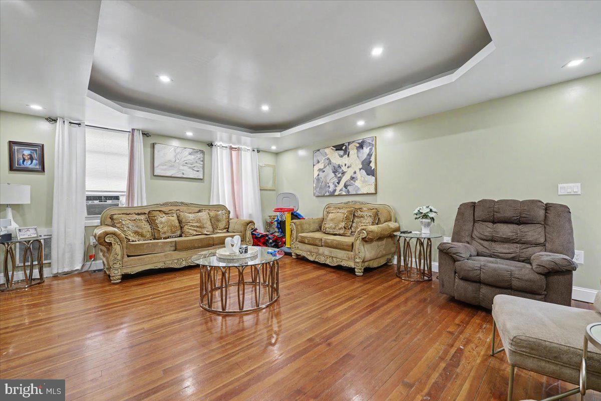 2263 - 2265 N Howard St Property Photo 47