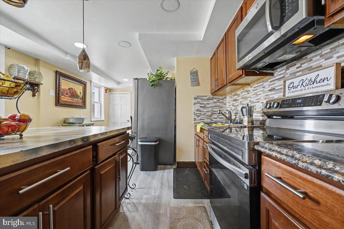 2263 - 2265 N Howard St Property Photo 52