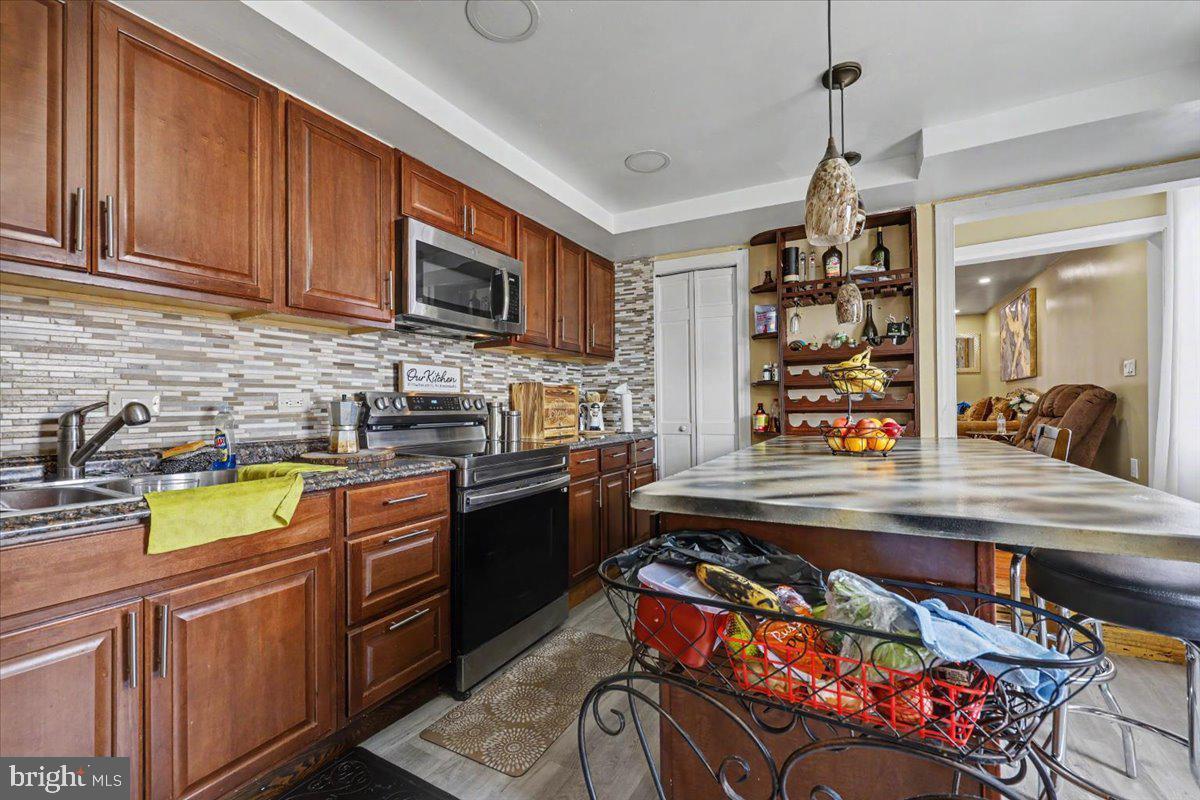 2263 - 2265 N Howard St Property Photo 55