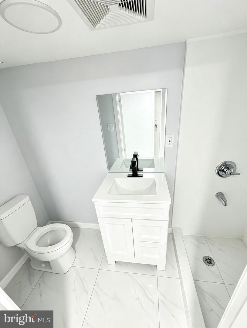 4421 Disston St Property Photo 6
