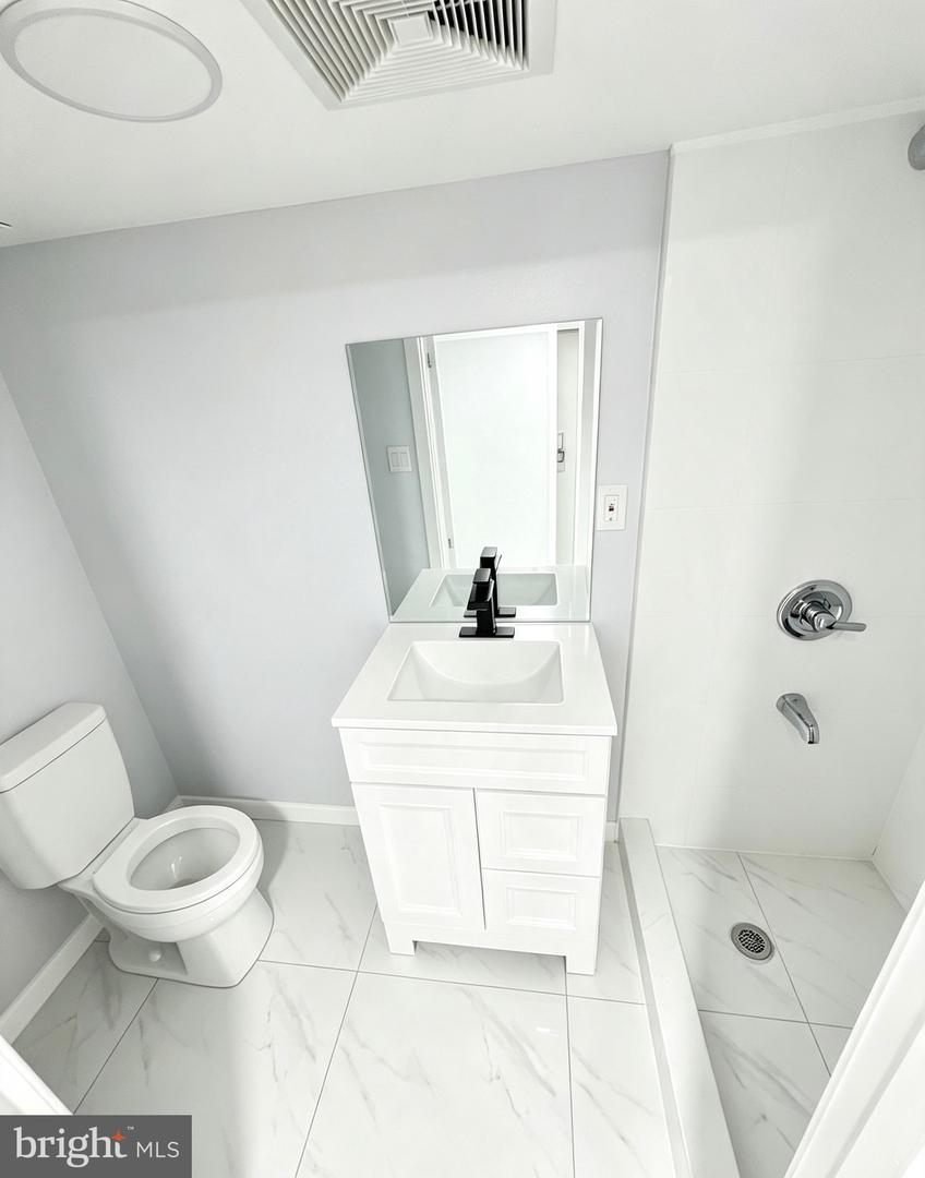 4421 Disston St Property Photo 9