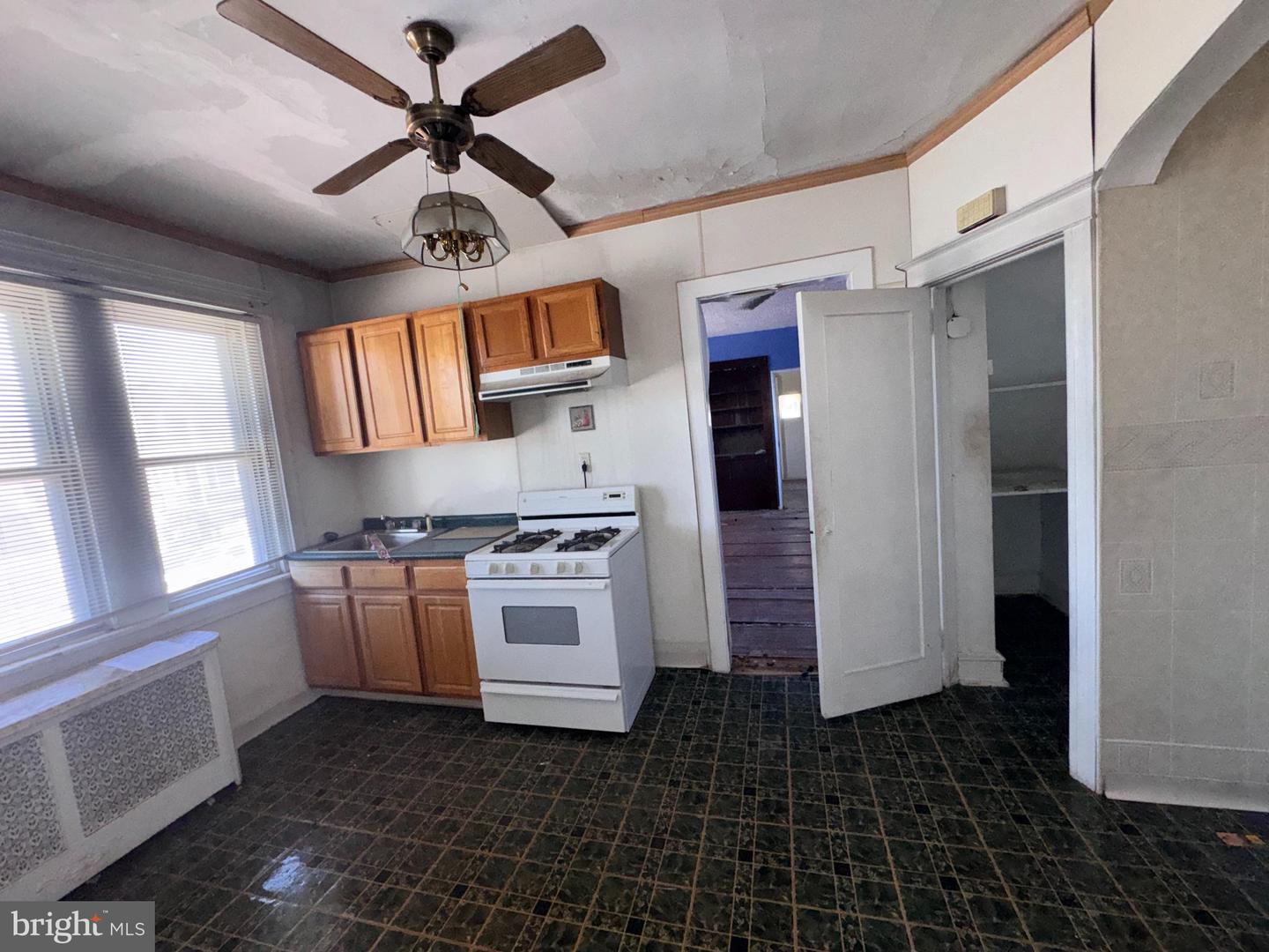 5490 Morse St Property Photo 11