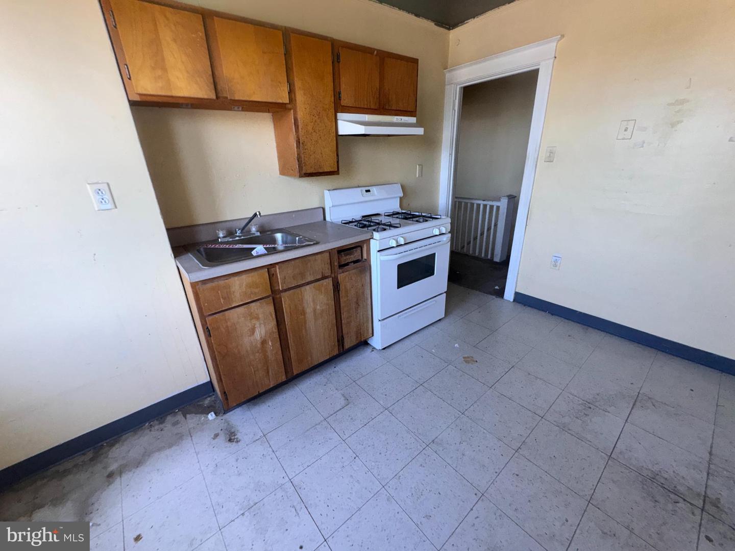 5490 Morse St Property Photo 17