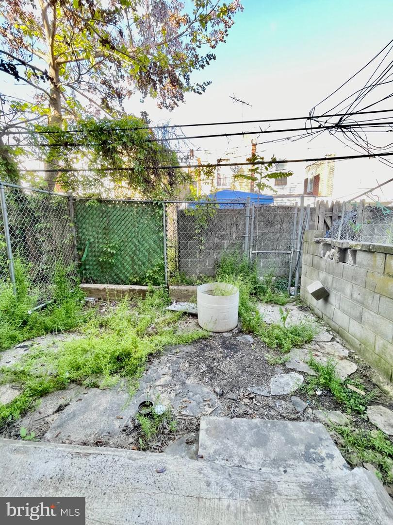1933 Clarence St Property Photo 10