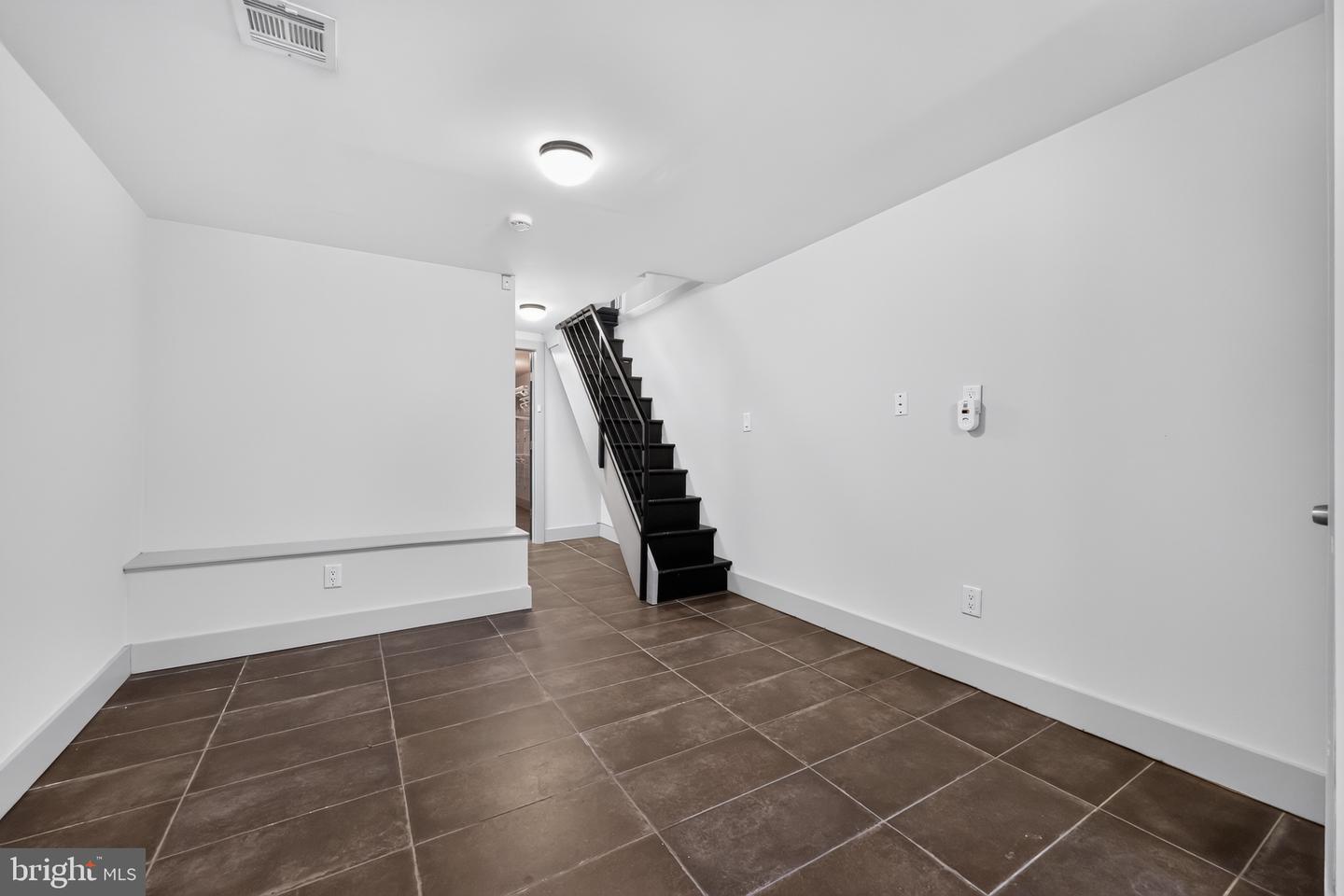2116 S Beechwood St Property Photo 24