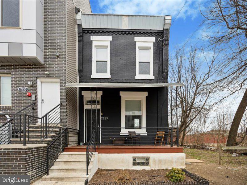2253 DELHI ST Property Photo 1