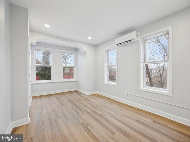 2253 Delhi St Property Photo 3