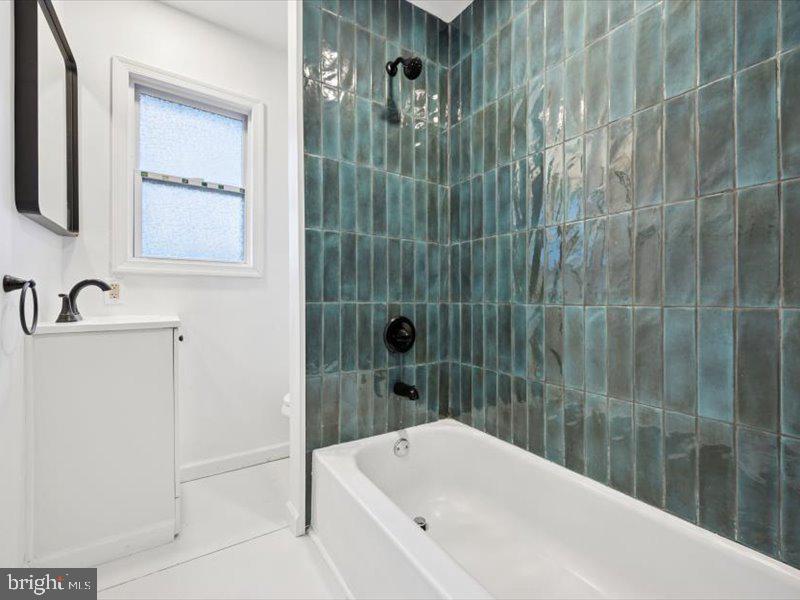 2253 Delhi St Property Photo 8