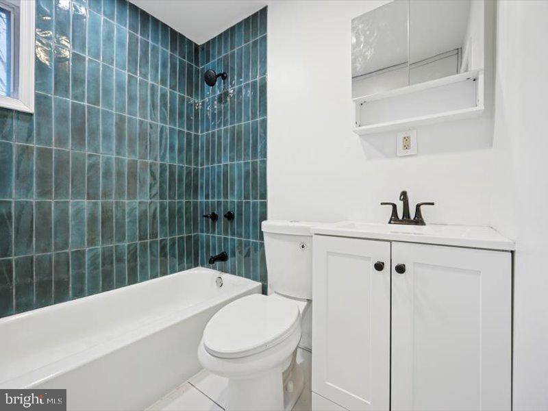 2253 Delhi St Property Photo 9