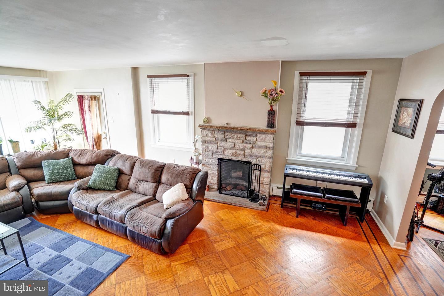 5029 Akron St Property Photo 7