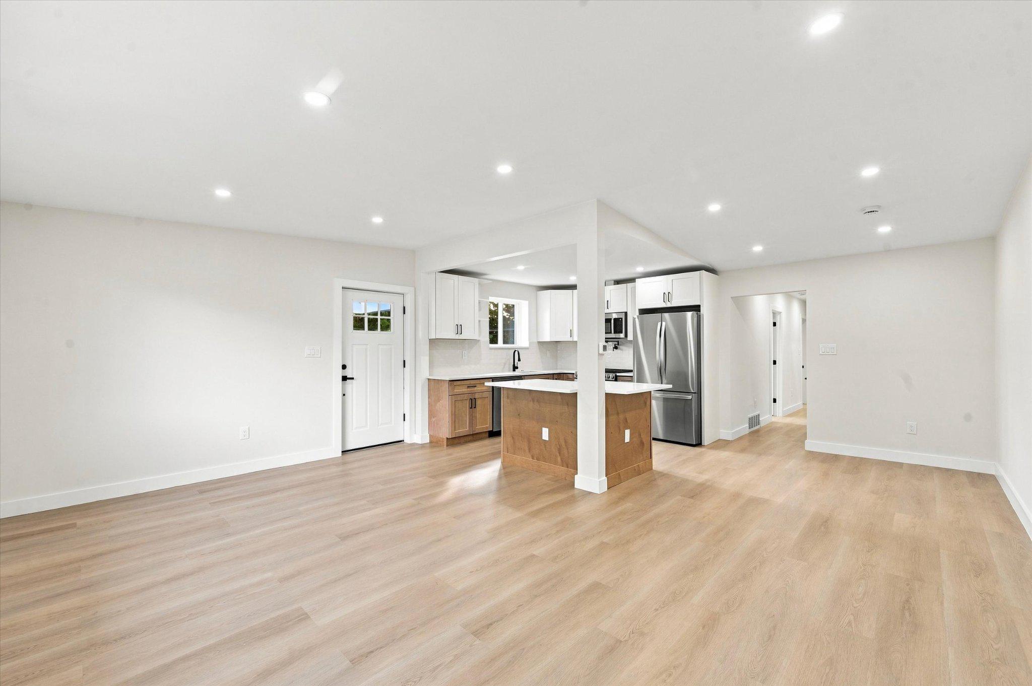 609 E Hortter Pl Property Photo 4